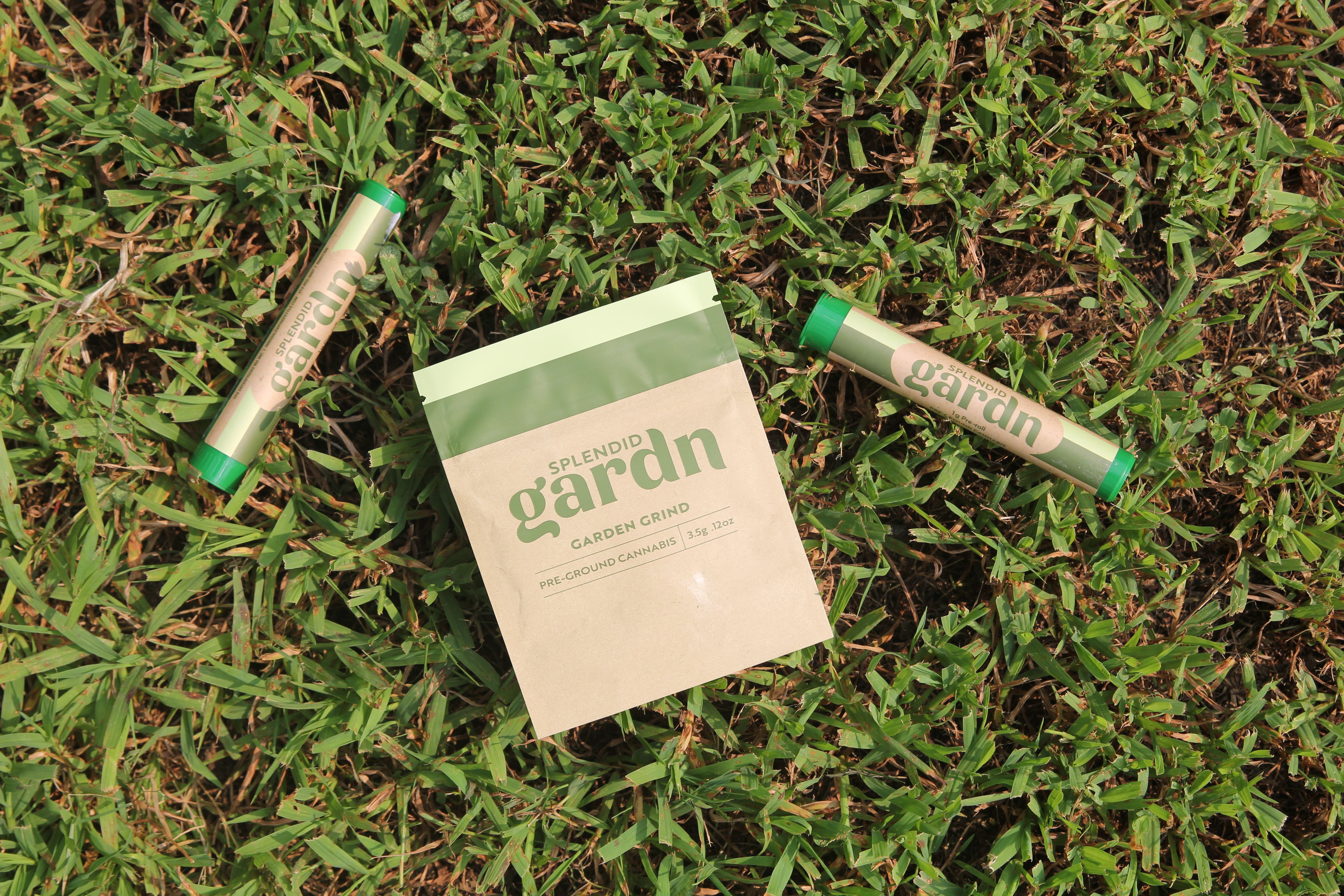 <p>Splendid Gardn pre-ground and pre-roll packages on grass</p>
